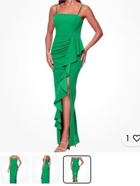 Elegant Green  Ruffle Formal  Dress by Xscape in size 4 very beautiful dress 🔥